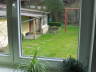 Aussicht aus dem Kinderzimmer in den Garten - Kind dazu ist in Arbeit.