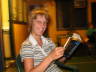 Antje beim abendlichen lesen